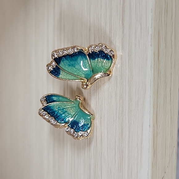 Mariposa Shimmer Wing Stud Earrings - Picture 5 of 7